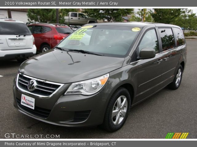 2010 Volkswagen Routan SE in Meteor Gray Metallic