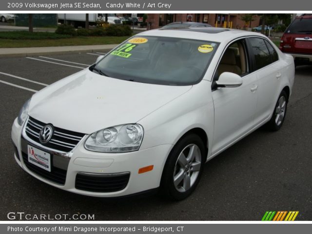2009 Volkswagen Jetta SE Sedan in Candy White