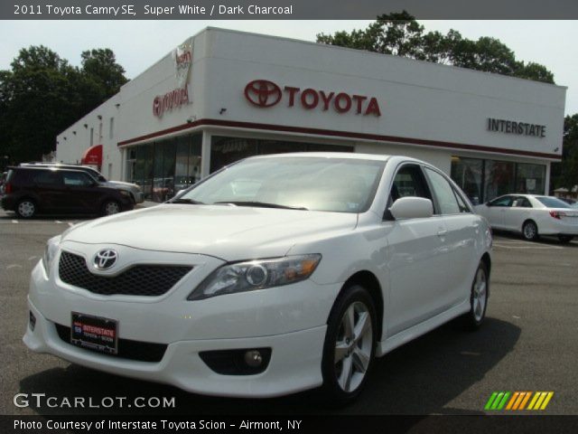 2011 Toyota Camry SE in Super White
