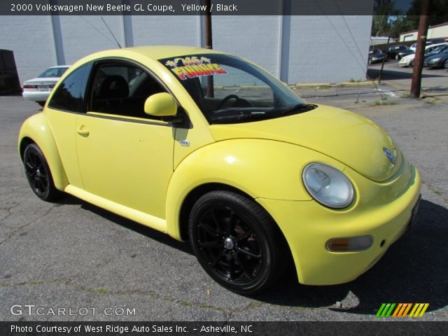 2000 Volkswagen New Beetle GL Coupe in Yellow