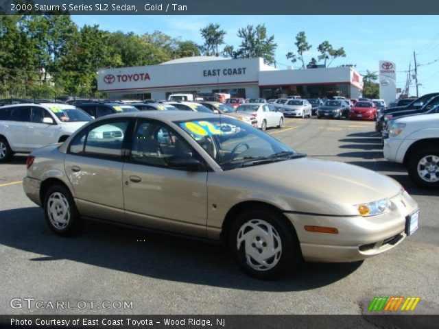 2000 Saturn S Series SL2 Sedan in Gold