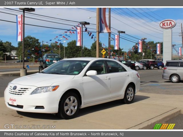 2007 Toyota Camry LE in Super White