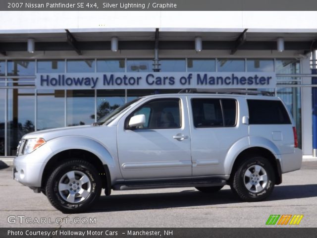 2007 Nissan Pathfinder SE 4x4 in Silver Lightning