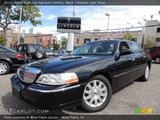 2010 Lincoln Town Car Signature Limited in Black