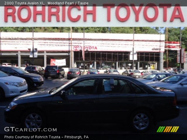 2000 Toyota Avalon XL in Woodland Pearl