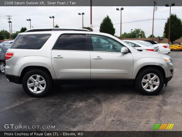 2008 Saturn Outlook XR in Silver Pearl