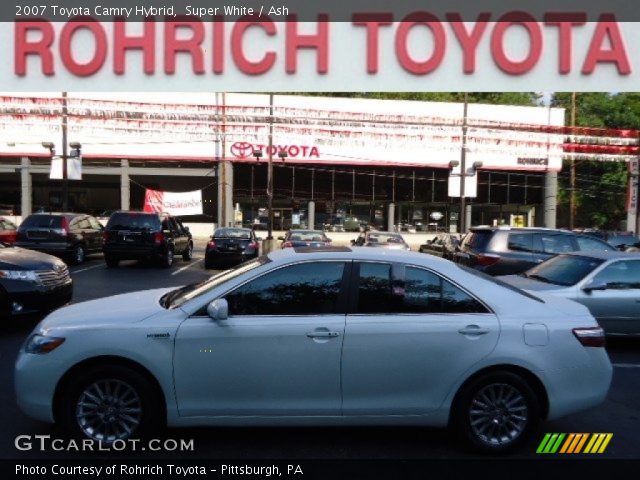 2007 Toyota Camry Hybrid in Super White