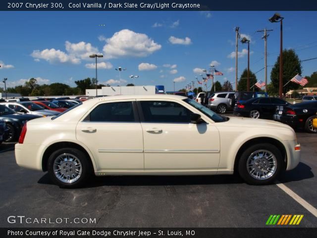 2007 Chrysler 300  in Cool Vanilla