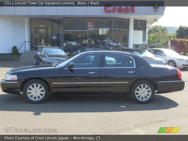 2011 Lincoln Town Car Signature Limited in Black
