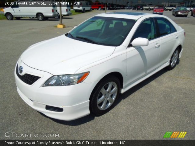 2009 Toyota Camry SE in Super White