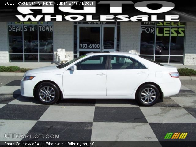 2011 Toyota Camry Hybrid in Super White