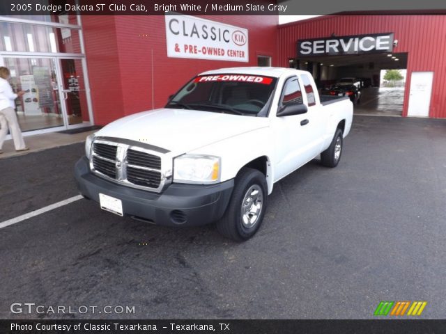 2005 Dodge Dakota ST Club Cab in Bright White