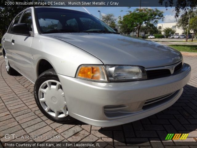 2000 Mitsubishi Mirage DE Sedan in Munich Silver Metallic