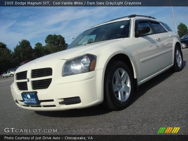 2005 Dodge Magnum SXT in Cool Vanilla White