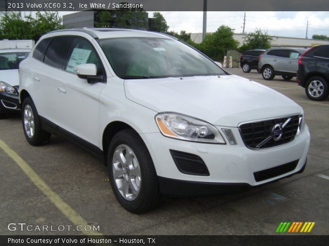 2013 Volvo XC60 3.2 in Ice White