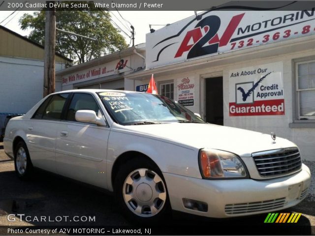 2000 Cadillac DeVille Sedan in White Diamond