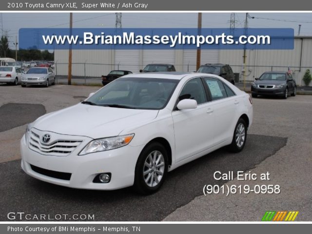 2010 Toyota Camry XLE in Super White