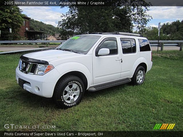 2005 Nissan Pathfinder SE 4x4 in Avalanche White