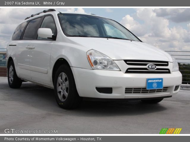 2007 Kia Sedona LX in White