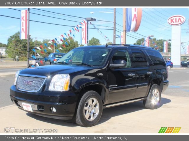 2007 GMC Yukon Denali AWD in Onyx Black