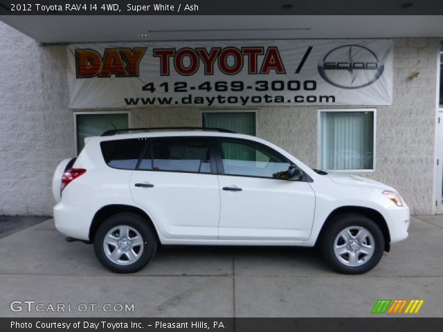 2012 Toyota RAV4 I4 4WD in Super White