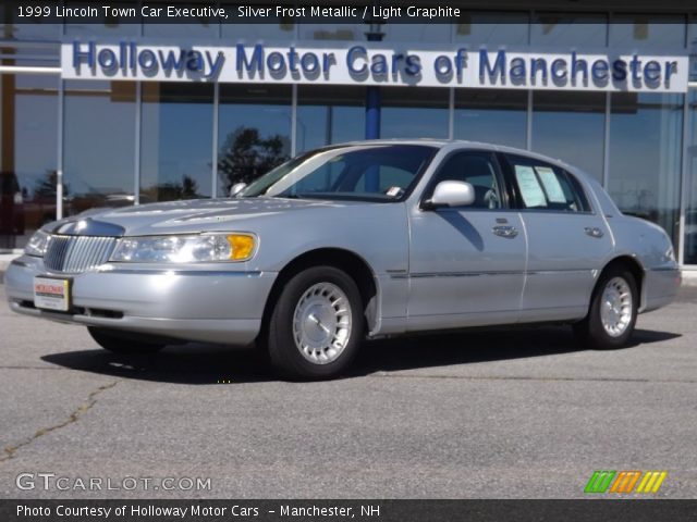 1999 Lincoln Town Car Executive in Silver Frost Metallic