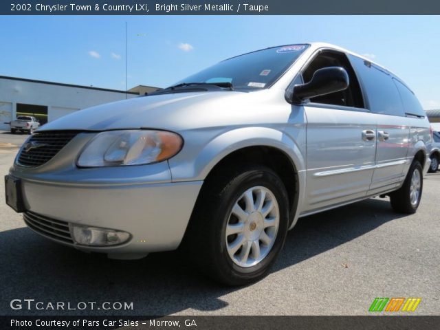 2002 Chrysler Town & Country LXi in Bright Silver Metallic