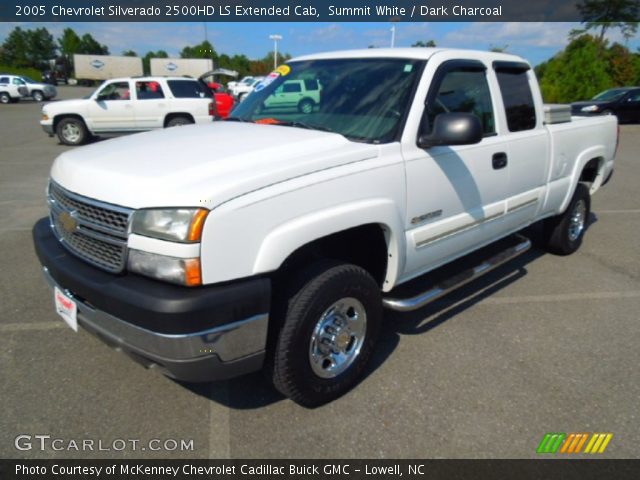 2005 Chevrolet Silverado 2500HD LS Extended Cab in Summit White
