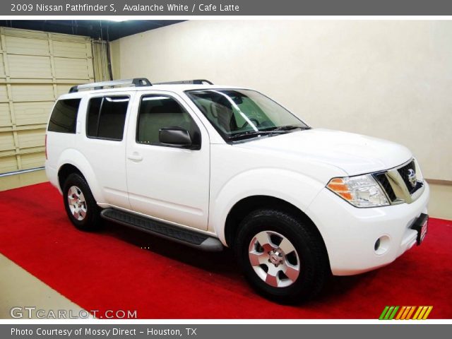 2009 Nissan Pathfinder S in Avalanche White