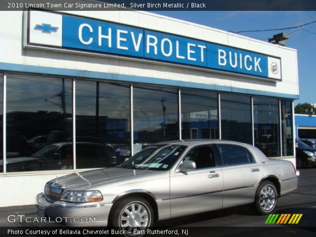 2010 Lincoln Town Car Signature Limited in Silver Birch Metallic