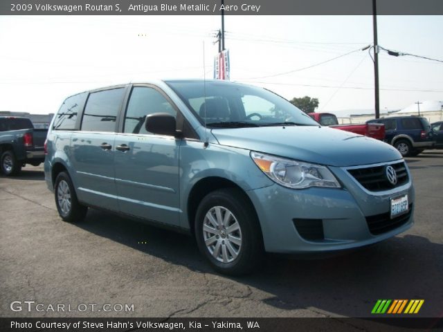 2009 Volkswagen Routan S in Antigua Blue Metallic