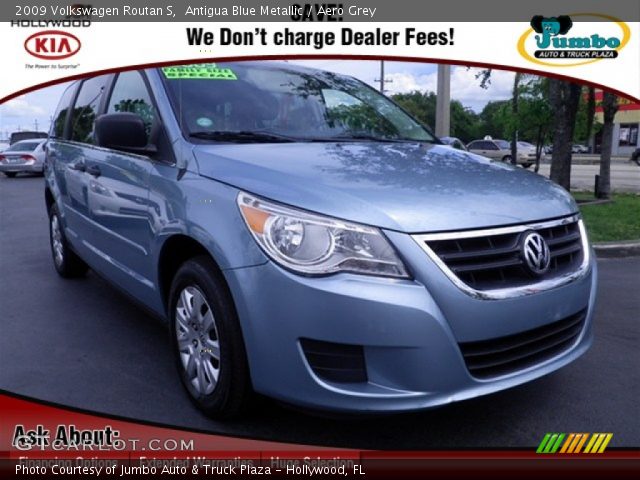 2009 Volkswagen Routan S in Antigua Blue Metallic