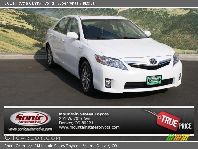 2011 Toyota Camry Hybrid in Super White