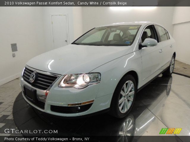 2010 Volkswagen Passat Komfort Sedan in Candy White