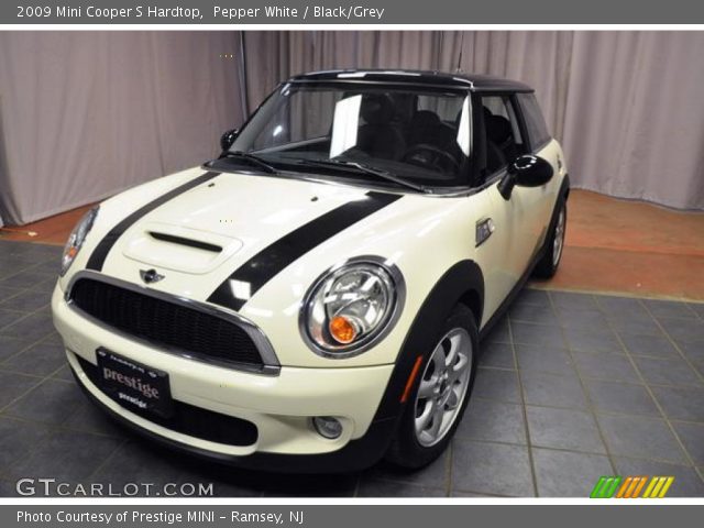 2009 Mini Cooper S Hardtop in Pepper White
