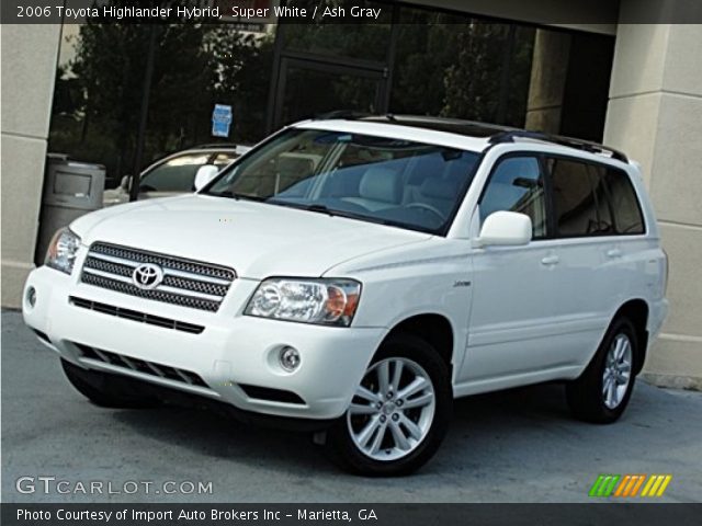 2006 Toyota Highlander Hybrid in Super White
