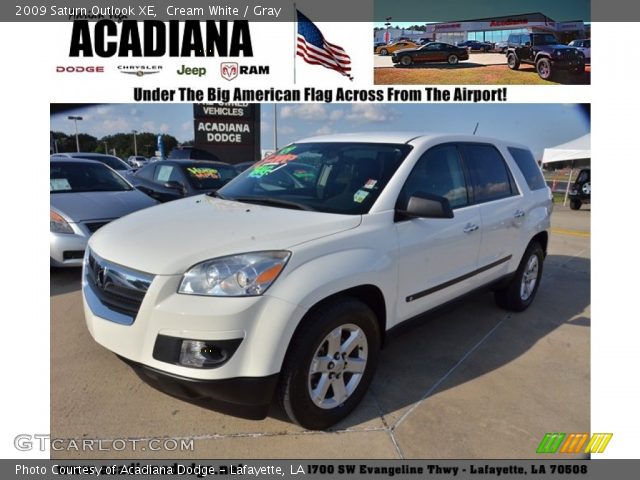 2009 Saturn Outlook XE in Cream White