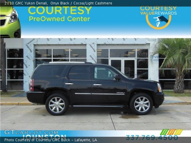 2010 GMC Yukon Denali in Onyx Black