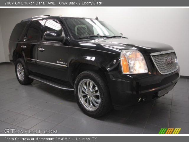 2007 GMC Yukon Denali AWD in Onyx Black