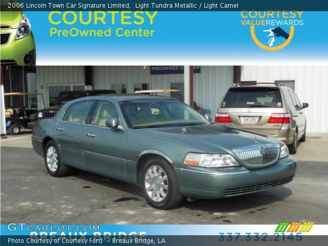 2006 Lincoln Town Car Signature Limited in Light Tundra Metallic