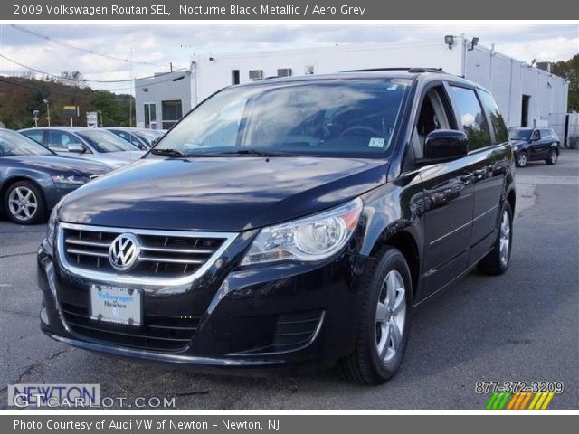 2009 Volkswagen Routan SEL in Nocturne Black Metallic