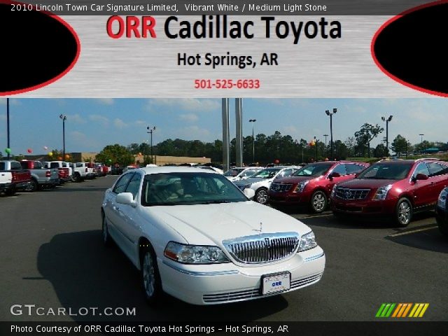 2010 Lincoln Town Car Signature Limited in Vibrant White