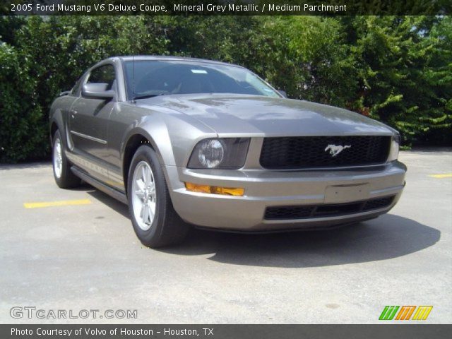 2005 Ford Mustang V6 Deluxe Coupe in Mineral Grey Metallic