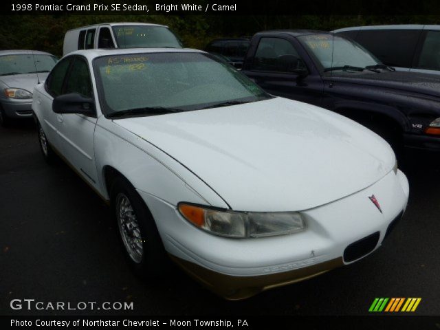 1998 Pontiac Grand Prix SE Sedan in Bright White