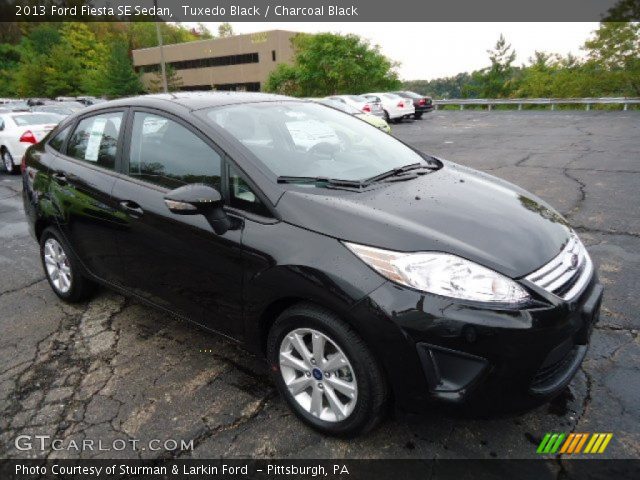 2013 Ford Fiesta SE Sedan in Tuxedo Black