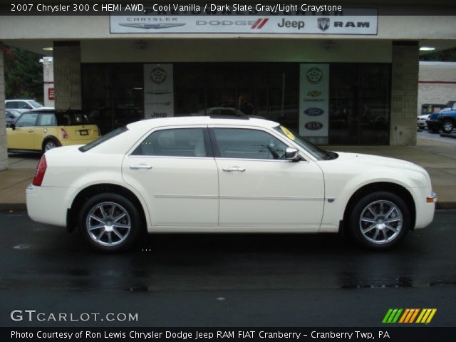 2007 Chrysler 300 C HEMI AWD in Cool Vanilla