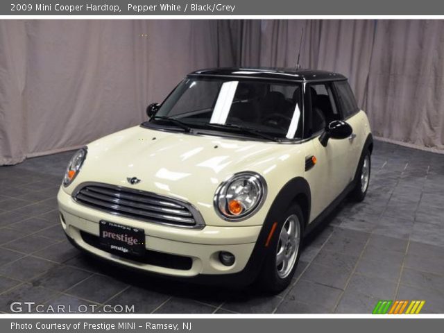 2009 Mini Cooper Hardtop in Pepper White