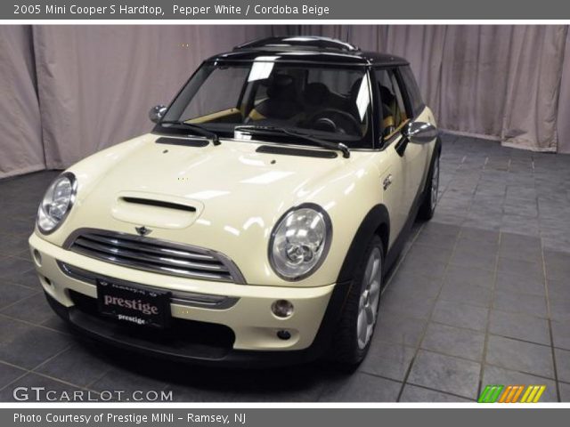 2005 Mini Cooper S Hardtop in Pepper White
