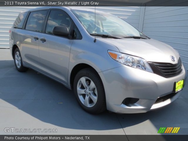 2013 Toyota Sienna V6 in Silver Sky Metallic