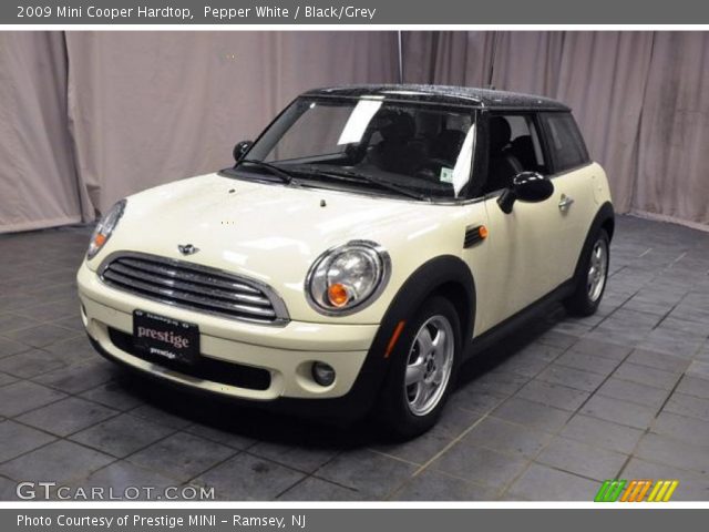 2009 Mini Cooper Hardtop in Pepper White